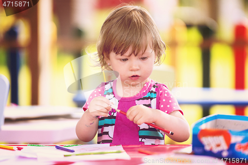 Image of little girl drawing a colorful pictures