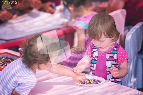 Image of little girl drawing a colorful pictures