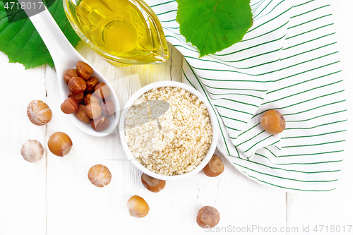 Image of Flour hazelnut in bowl on board top