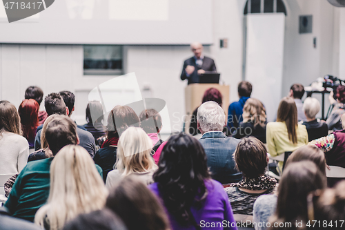 Image of Man giving presentation in lecture hall at university.