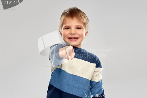Image of little boy in striped pullover pointing finger