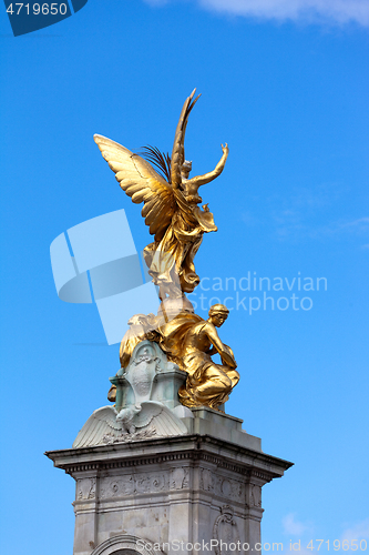 Image of Statue of Victory on pinnacle of Queen Victoria Memorial, London