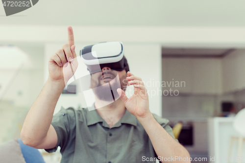 Image of man with beard trying vr glasses