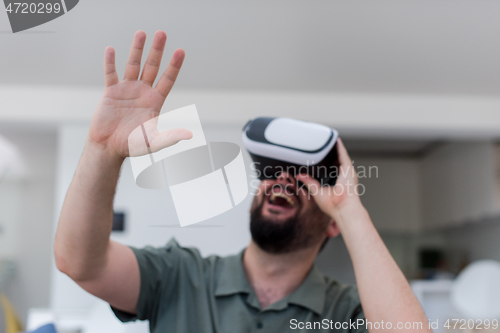 Image of man with beard trying vr glasses