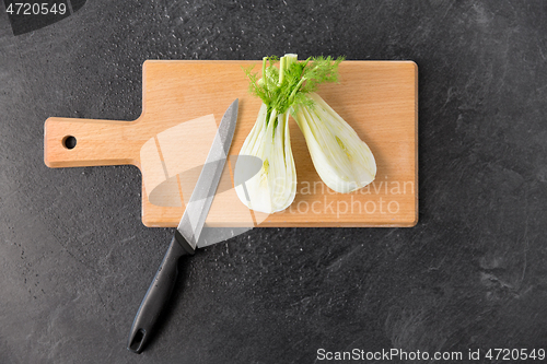 Image of fennel and kitchen knife on wooden cutting board