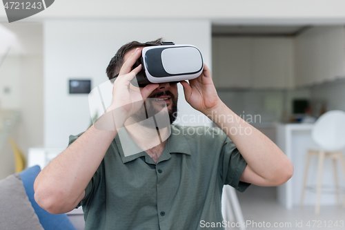 Image of man with beard trying vr glasses