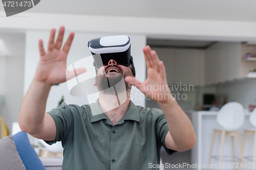 Image of man with beard trying vr glasses