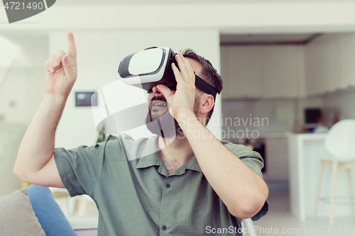 Image of man with beard trying vr glasses