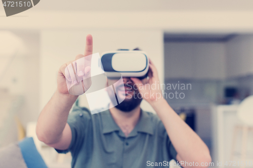 Image of man with beard trying vr glasses