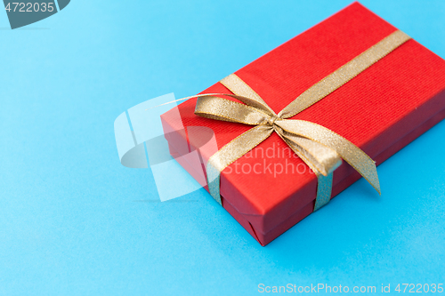 Image of christmas red gift box on blue background