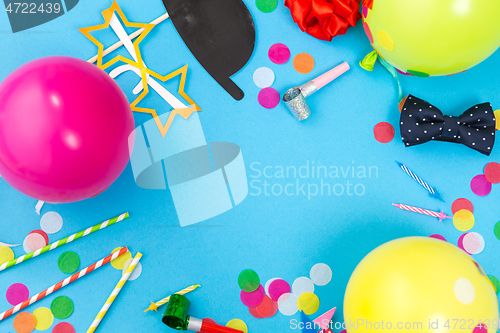 Image of birthday party props, balloons and confetti