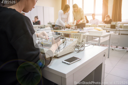 Image of students doing practice in the electronic classroom