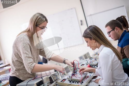 Image of students doing practice in the electronic classroom