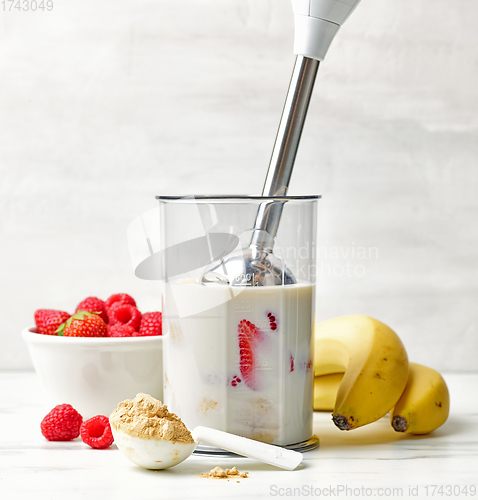 Image of process of making healthy breakfast milkshake