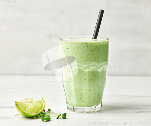 Image of glass of green breakfast smoothie