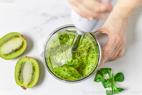 Image of process of making healthy smoothie