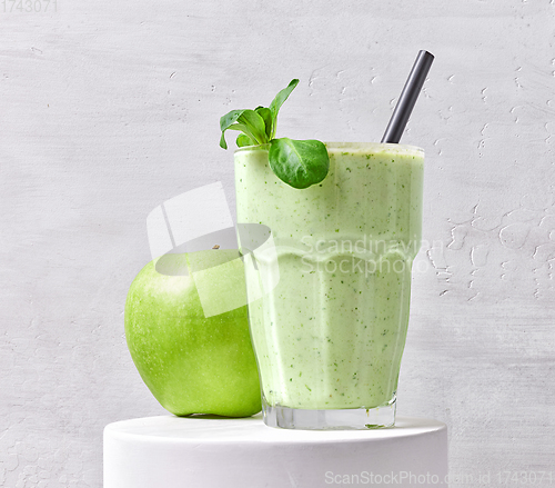 Image of glass of green smoothie