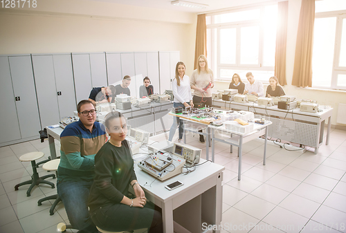 Image of students doing practice in the electronic classroom