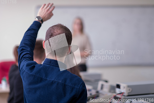 Image of students doing practice in the electronic classroom