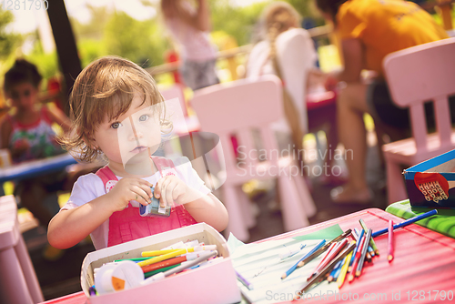 Image of little girl drawing a colorful pictures