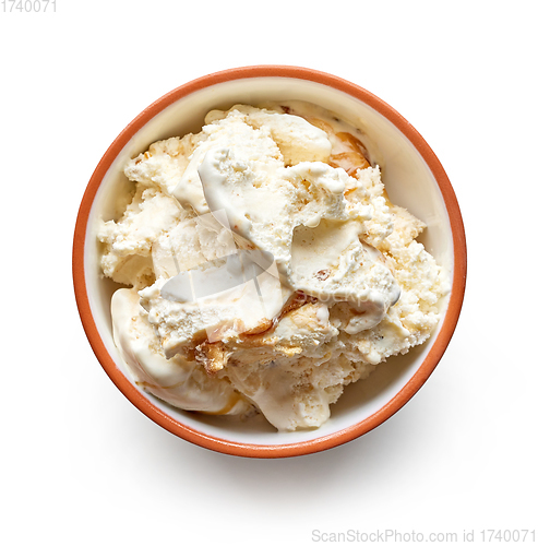 Image of bowl of homemade caramel ice cream