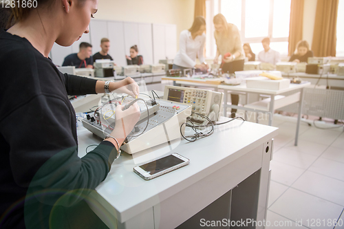 Image of students doing practice in the electronic classroom