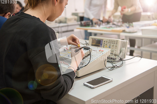 Image of students doing practice in the electronic classroom