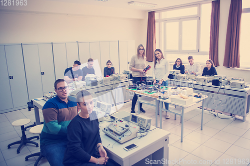 Image of students doing practice in the electronic classroom