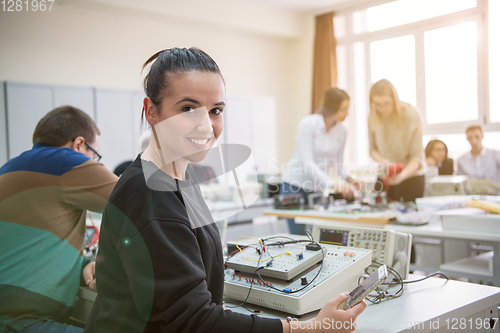 Image of students doing practice in the electronic classroom