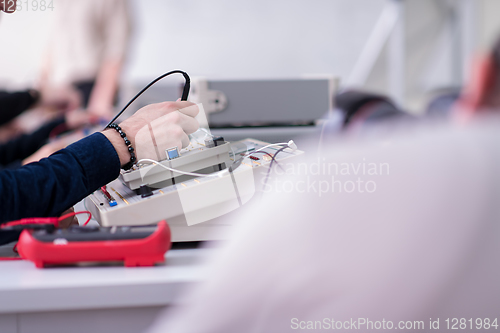 Image of students doing practice in the electronic classroom