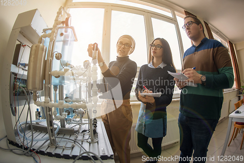 Image of young students doing practice in the electronic classroom