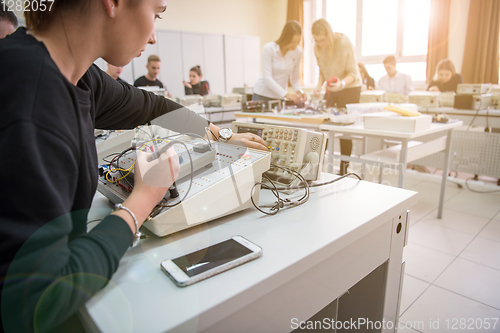 Image of students doing practice in the electronic classroom