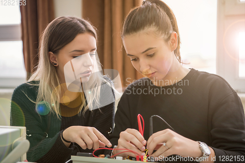 Image of students doing practice in the electronic classroom