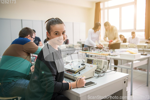 Image of students doing practice in the electronic classroom