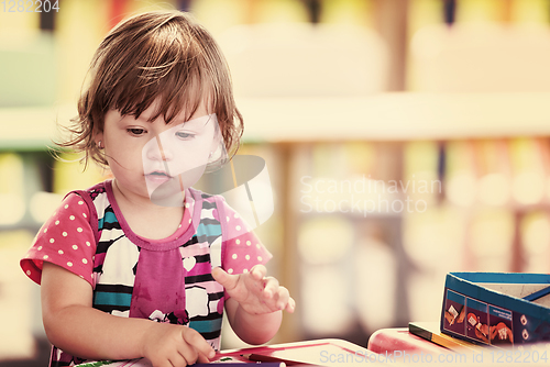 Image of little girl drawing a colorful pictures