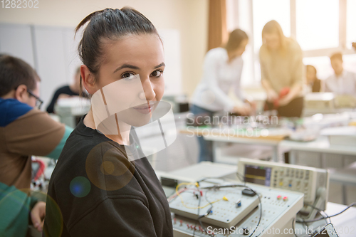 Image of students doing practice in the electronic classroom