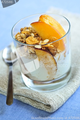 Image of Serving of yogurt and granola