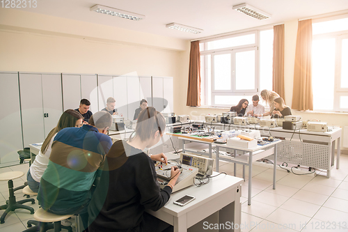 Image of students doing practice in the electronic classroom