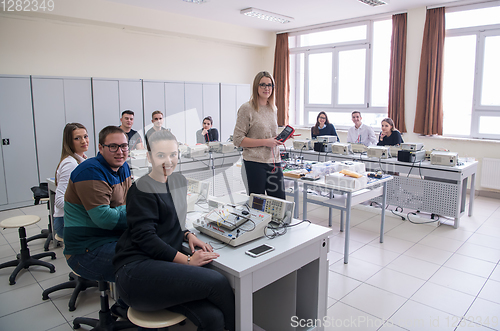 Image of students doing practice in the electronic classroom