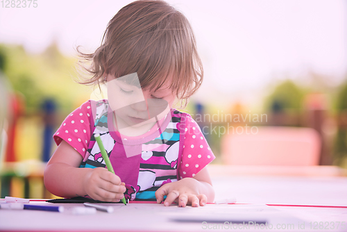 Image of little girl drawing a colorful pictures