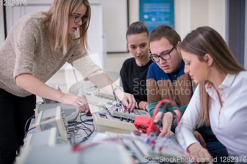 Image of students doing practice in the electronic classroom