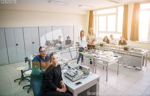 Image of students doing practice in the electronic classroom