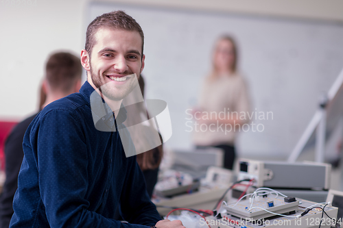 Image of students doing practice in the electronic classroom