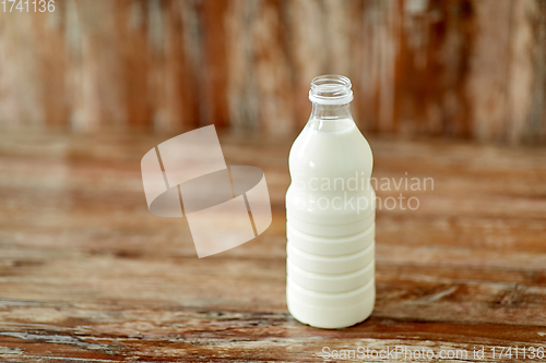 Image of bottle of milk on wooden table