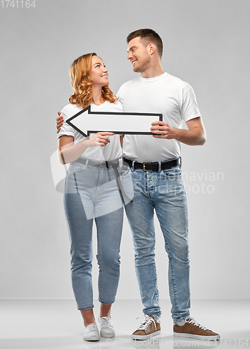 Image of happy couple in white t-shirts with arrow to left