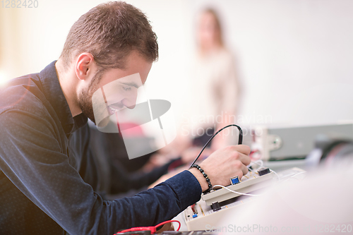 Image of students doing practice in the electronic classroom