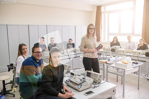 Image of students doing practice in the electronic classroom