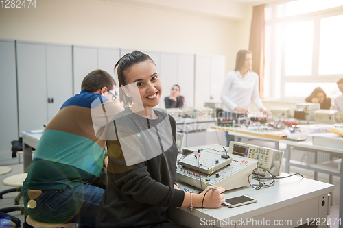 Image of students doing practice in the electronic classroom