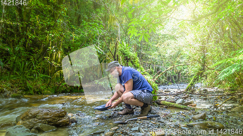 Image of panning for gold