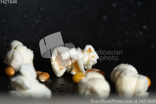 Image of popcorn in a pan detail close up